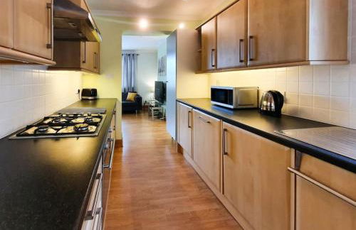 Parkgate Apartment - Near M90, Amazon, Edinburgh - Photo 14