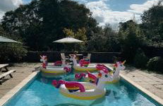 Farmhouse Retreat with Hot Tub, Pool, Horses, Games Room, Free Car Park, Only 45 min from Oxford Circus - Foto 54