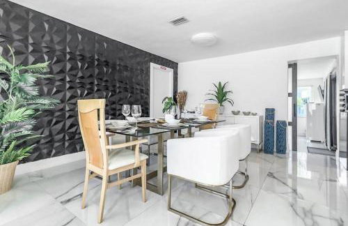 Amazing Home w Heated Pool 8 mins to the Beach - Foto 80