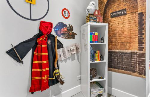 The Lumos House - 4 Bed Home w Parking near Harry Potter Studios - Foto 49