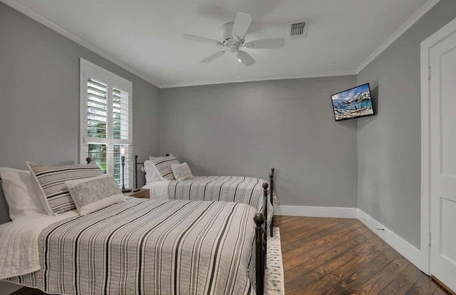 Upscale Home With Pool and Firepit - Close to Mercer St! - Foto 2