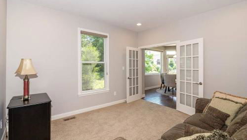 Lakefront view 5 bedroom home with basement - Foto 2