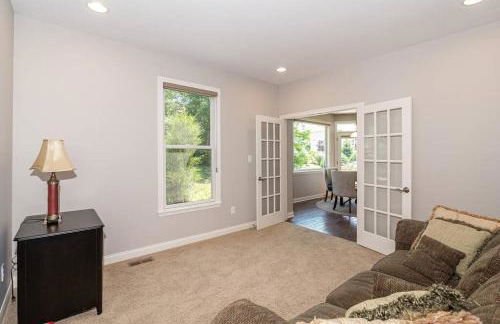 Lakefront view 5 bedroom home with basement - Foto 2