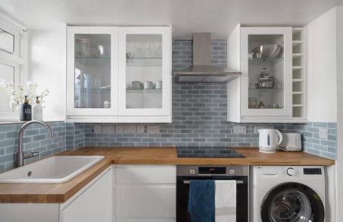 Serene Cottage Nr the Waterfront Topsham - Photo 3