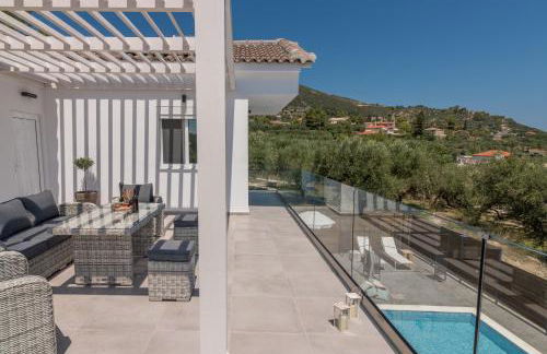 Maridenia Villa - Family Escape with Private Pool, by ZanteWize - Foto 10