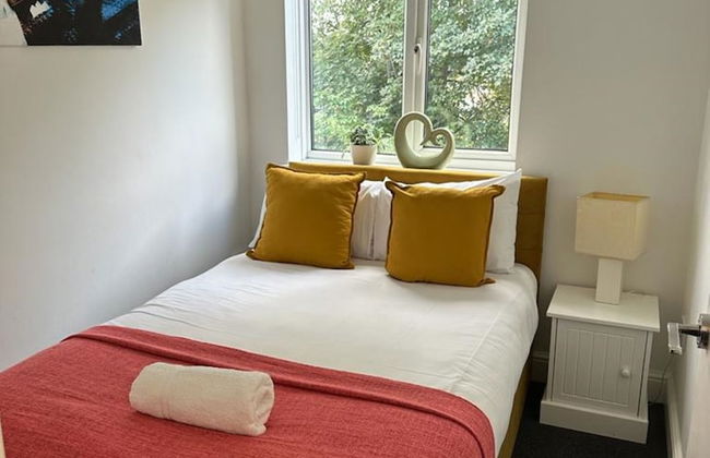 Black Door MALT-Huku Kwetu (Dunstable) - Foto 1