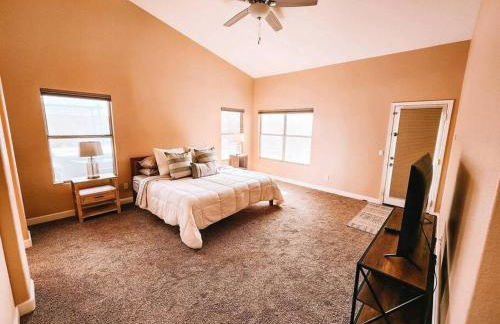 Luxury Pool Home! Amazing Back Yard Oasis - Foto 13