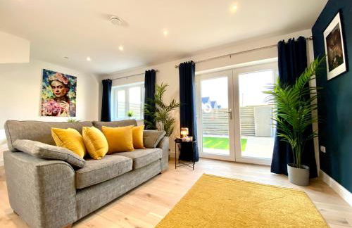 Stunning NEW Large 3 bedroom House - 5 Minutes to the nearest Beach! - Great Location - Garden - Parking - Fast WiFi - Smart TV - Newly decorated - sleeps up to 7! Close to Poole & Bournemouth & Sandbanks - Foto 8