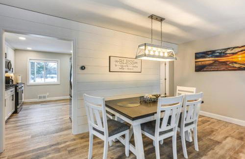 Riverfront Michigan Cottage with Fire Pit and Kayaks! - Foto 6