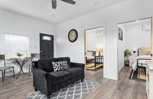 Hidden Cottage mins to Main St and sleeps 4 - Photo 15