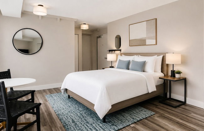 Global Luxury Suites at Georgetown - Photo 11