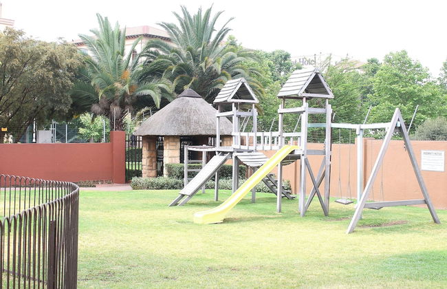 Exquisite 2 Bedroom Garden Townhouse in the Heart of Fourways - Photo 36