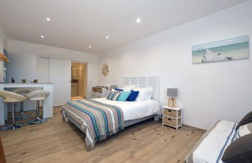 VILLA CARAMONTINU SERENA à Pinarello, proche plage, vue mer, piscine chauffée - Foto 17