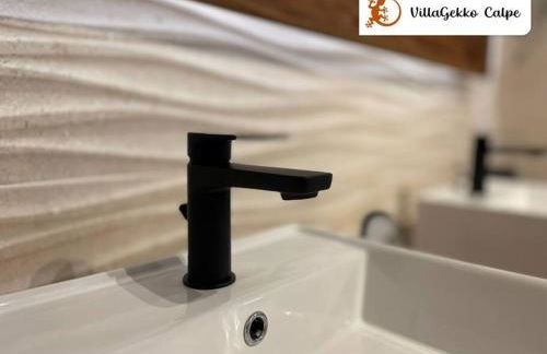 Off-grid Luxury Villa with Tikibar by the pool. - Photo 61