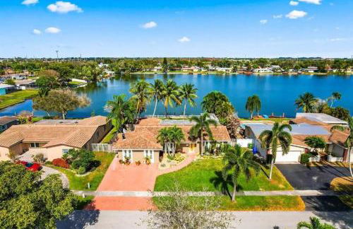 Inactive 193 Modern, 4B&3B with Pool and Lake - Foto 8