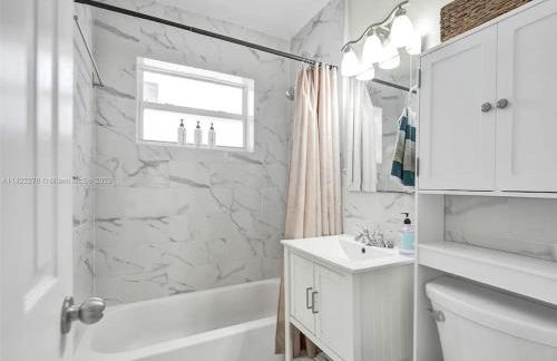 Tropical Oasis - BBQ and Beach-Inspired Nook - Foto 12