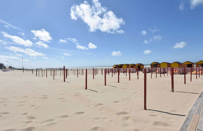 Former Hotel in the Centre and Near the Beach in Panne - Foto 36