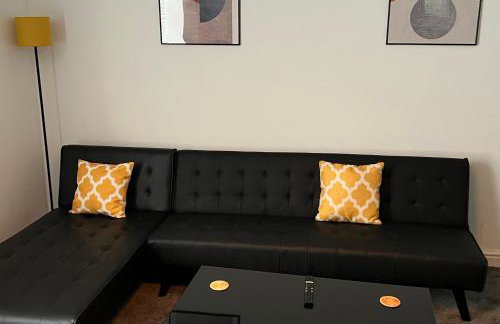 Spacious ground floor suite comfortably sleeps up to eight - Foto 9