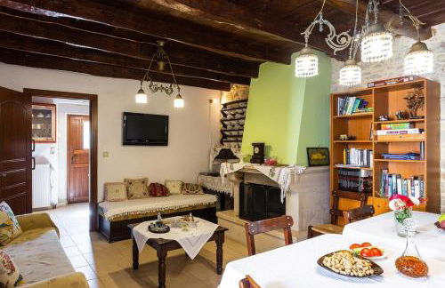 Allaria Villa Traditional Villa - Photo 16