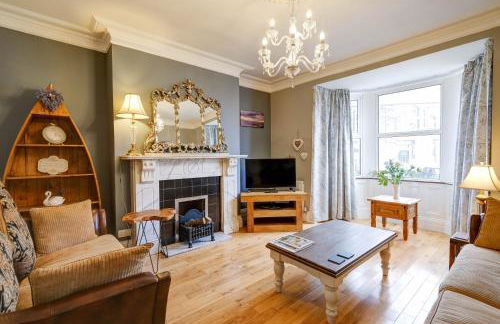 Seashell House with SEA VIEWS and FREE GYM POOL PASS - Photo 1