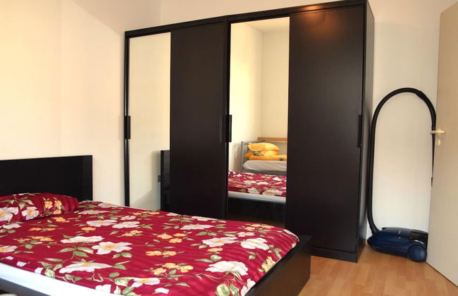 Cosy Apartment in Oberhausen With Balcony - Photo 4