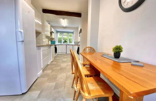 EasyRest - Spacious Detached House - 10 Beds - 5 Bedrooms - 4 Bathrooms - Secure Parking 5 Vehicles - Excellent Road Links - Perfect for Contractors & Large Groups - Foto 14