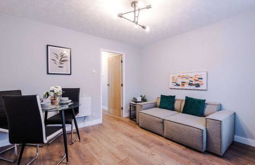 Long Stays Offers , New 2 Bed APT , Sleeps 3 , Wigan , Perfect for Relocations , Contractors , Families - Photo 32