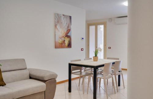 Centro Cormons - 3 Camere Letto & Balcone Privato - Foto 9