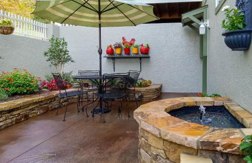 Walk to Main Street Saluda Escape with Garden Patio - Foto 1