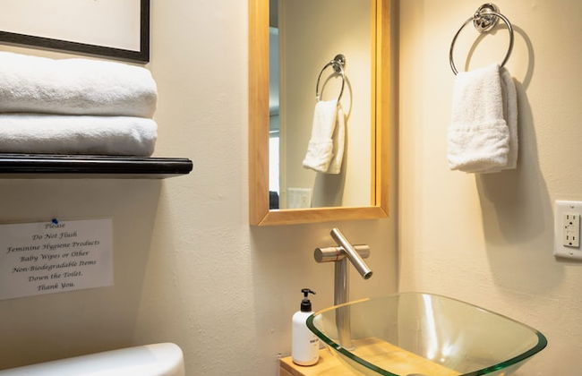 Relax at the 3BR Tranquil Oasis in Palm Springs - Foto 47