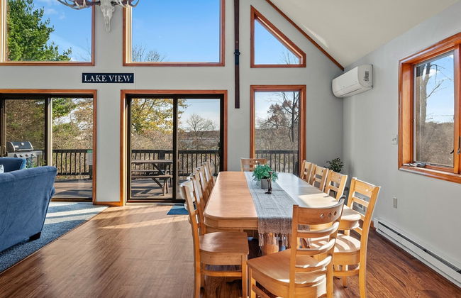 Lake View Chalet by Avantstay Lake Access Deck - Photo 7