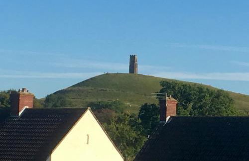 Cute self-contained guest room with ensuite and private decked porch in Glastonbury - Photo 13