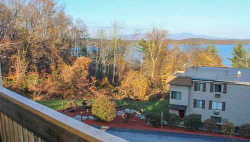 Tree Top Getaway - Photo 3