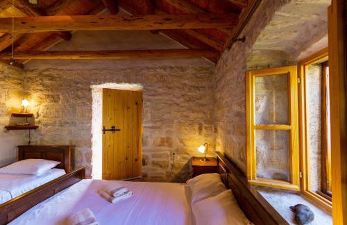 Old Small Stone House - Photo 24