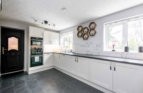 5 Bedroom Family & Contractor House in Nuthall, Nottingham - Sleeps 9 - By CircleWay Homes - Foto 12