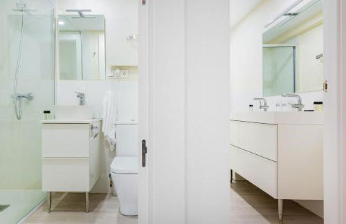 Exclusive quietness in the heart of Madrid with Public Parking, Breakfast, 2 bathrooms - Photo 50