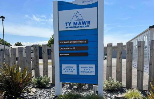 The Retreat - An Luxurious Caravan in Towyn, Wales - Photo 25