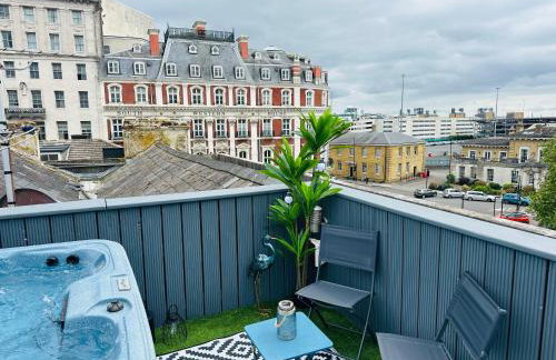 5 Bed Luxury Townhouse with Hot Tub, Rooftop Terrace, Perfect for Groups, Near Cruise Terminal - Foto 54