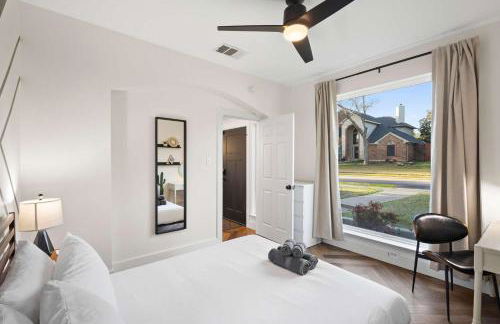 5BD Getaway w Pool Patio Firepit Mins to DT - Photo 23