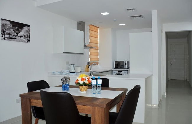 President Waves - Photo 11