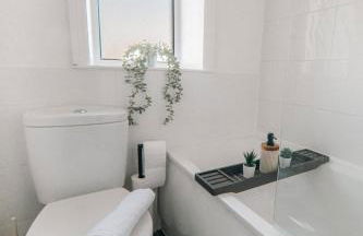 Stunning 6Bed Cottage in the Hills- Free Parking - Foto 17