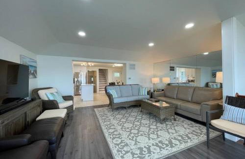 Waterfront Home with Private Beach, Stunning Views - Foto 31