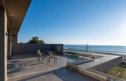 Sun and Sea Apartment - Beachfront, 2 Bedrooms with Sea View & Garden - Photo 46