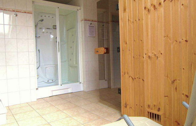 Spacious Retreat by Lake - Photo 18