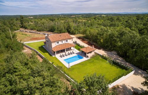 Villa Vega - Photo 1