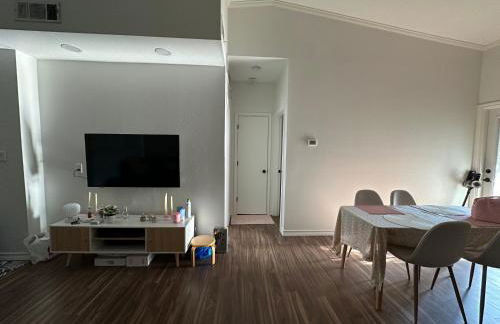 Cozy Condo Private Room, 10 Mins from AT&T Stadium, Gated, Free Parking, & In-Unit Laundry - Foto 8