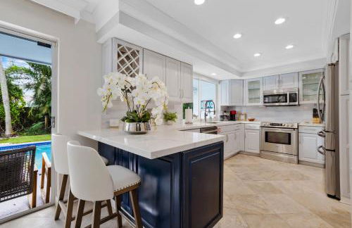 Tropical Villa Retreat with Private Pool & Peaceful Backyard - Stylish Escape in a Tranquil Residential Area - Foto 4