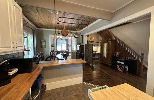 Blueberry Bungalow - Locally Run! Enjoy our PS5! - Foto 7