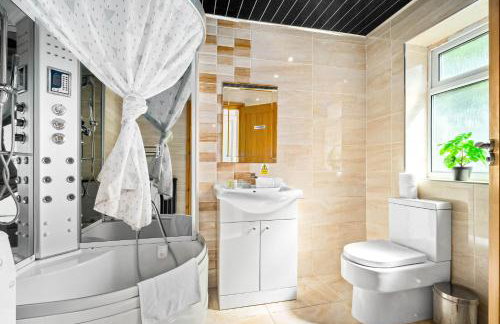 Modern 6-Bedroom Home - Sleeps 12 - Parking - Garden 568P - Foto 6