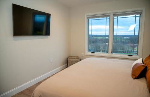 New Farmhouse, King Beds, Game Room, Hot Tub & View! - Foto 61